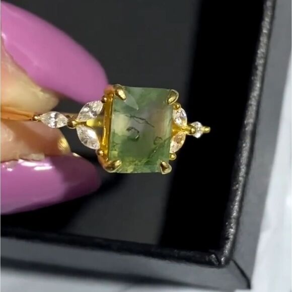 Elegant golden 925 Sterling silver wedding ring sz 7 - Picture 3 of 5